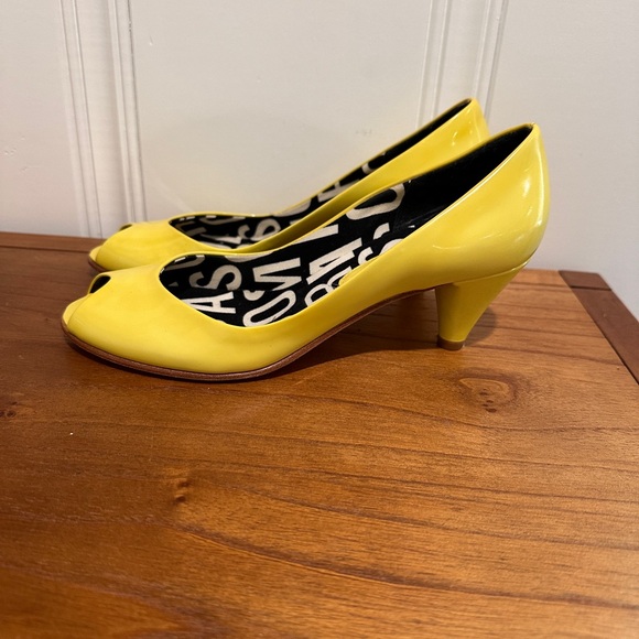 Marc by Marc Jacobs Bright Yellow Peep Toe Heels - Picture 2 of 4